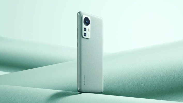 Comparing Xiaomi's best vs Apple's Best; Xiaomi 12 vs iPhone 13