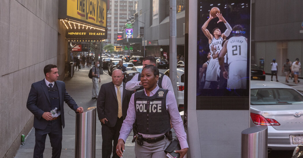 Gunfire in Times Square on a Weekend Afternoon Leaves a Man Wounded