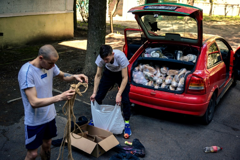 Blasting techno, Kharkiv youth brave the bombs to deliver food » Capital News