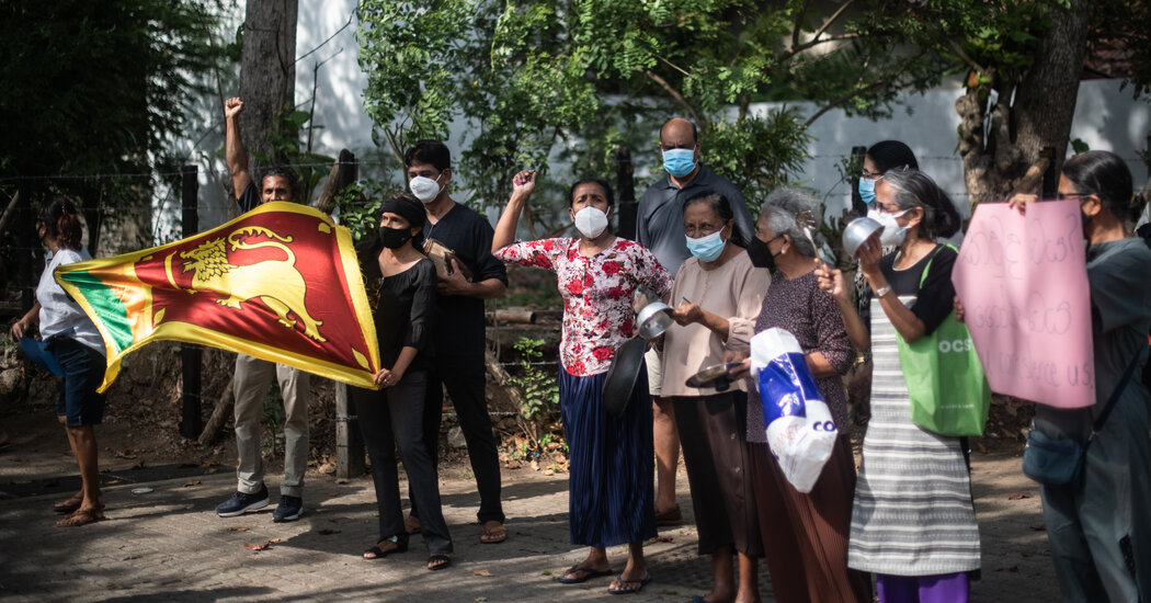 Sri Lanka’s Cabinet Resigns as Protesters Defy Government Curfew