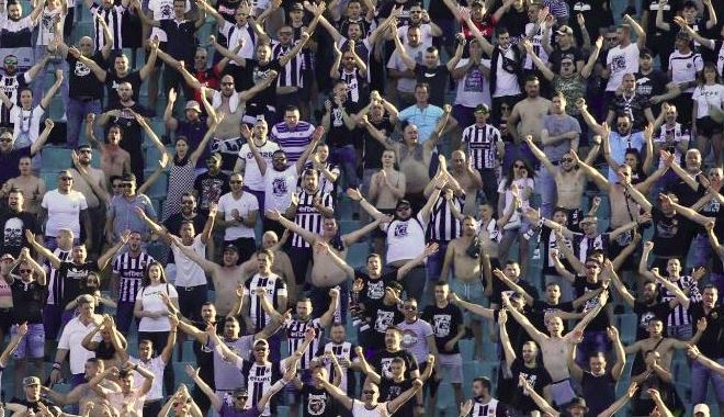 Football fans break distancing rules at Bulgaria final : The standard Sports