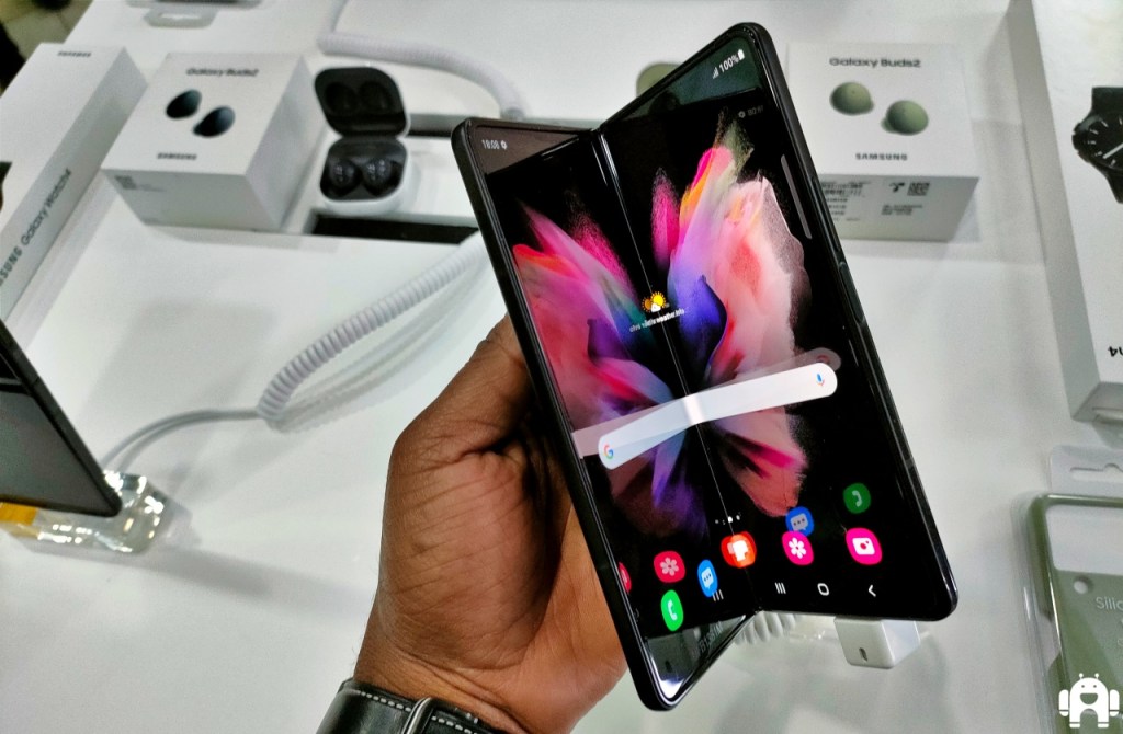 Samsung Galaxy Z Flip 4 tipped to get larger cover screen