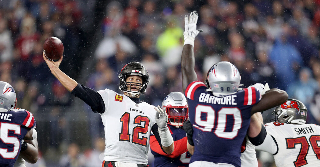 Tom Brady Sets N.F.L. Career Passing Record as Buccaneers Beat Patriots