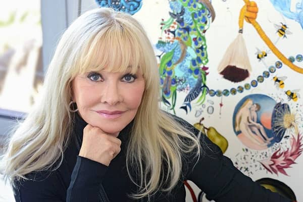 Becky Robbins biography