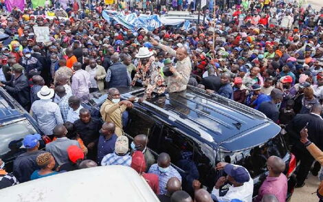 Standstill as Raila's Chopper Lands on Road [VIDEO]