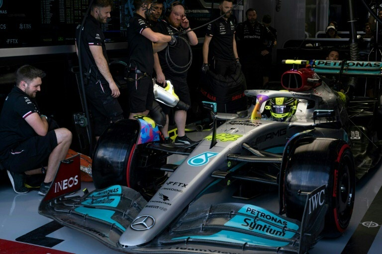 Gloom for Hamilton as Mercedes lost in 'no man's land'