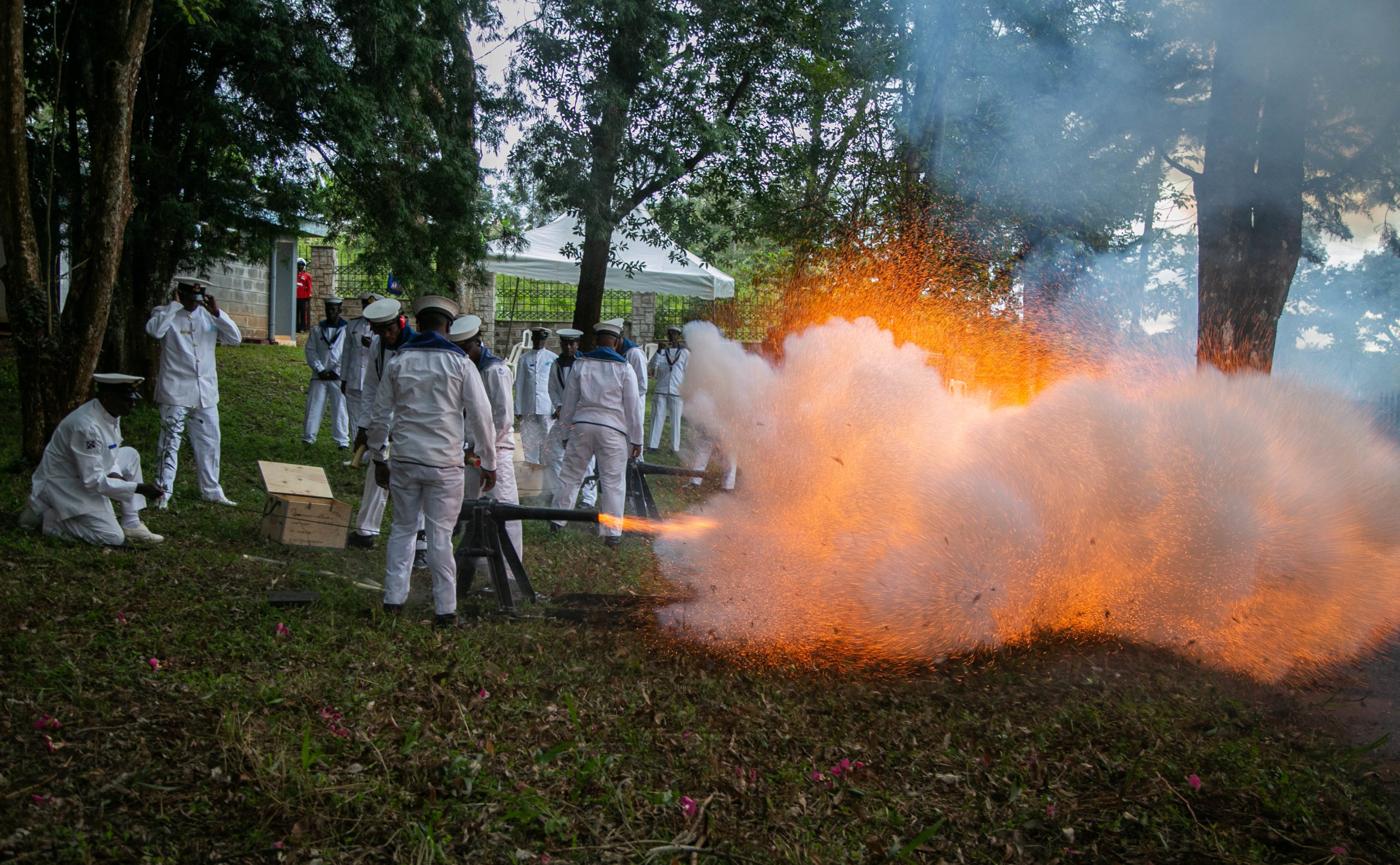 19-gun salute and military fly-past honours Kibaki at state burial » Capital News