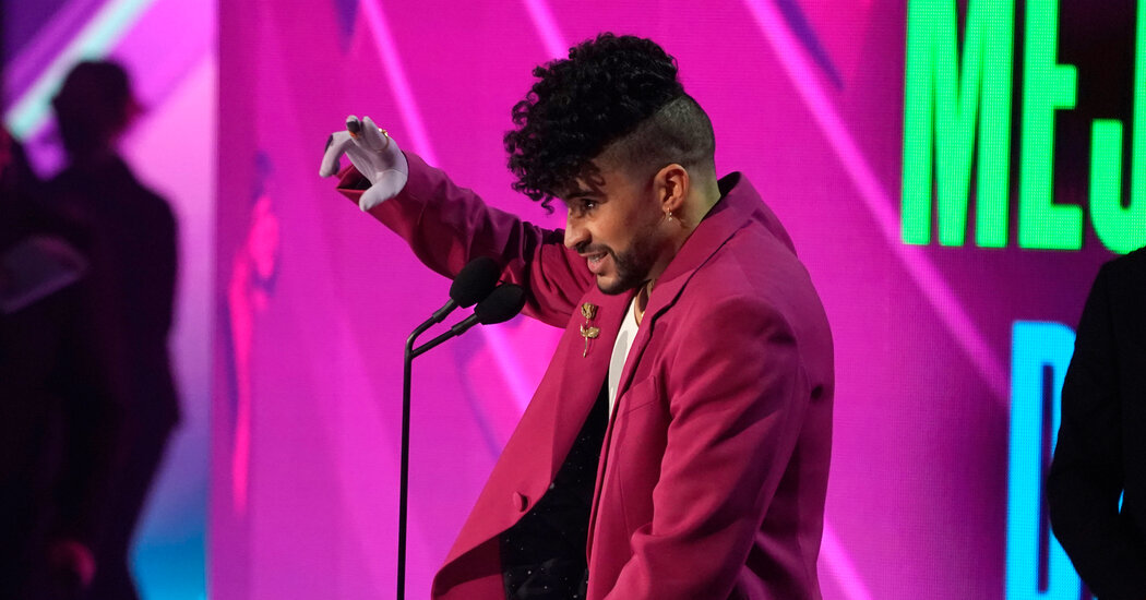 Latin Grammys 2021 Live Updates: Christina Aguilera Performs