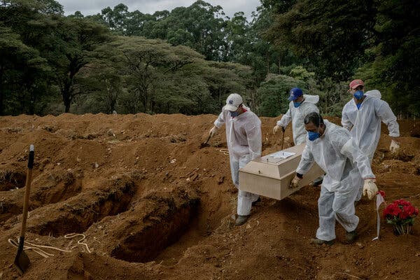 Burying a Covid-19 victim in São Paulo.