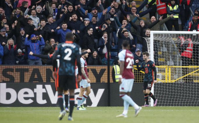 Chelsea fans chant Abramovich's name during Ukraine solidarity gesture : The standard Sports