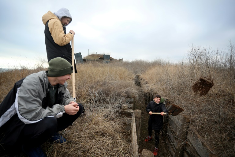 Russia says pulling back some forces from Ukraine border » Capital News