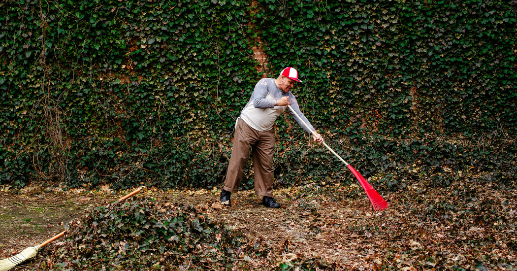 Opinion | For the Climate, Make the Switch to Electric Leaf Blowers
