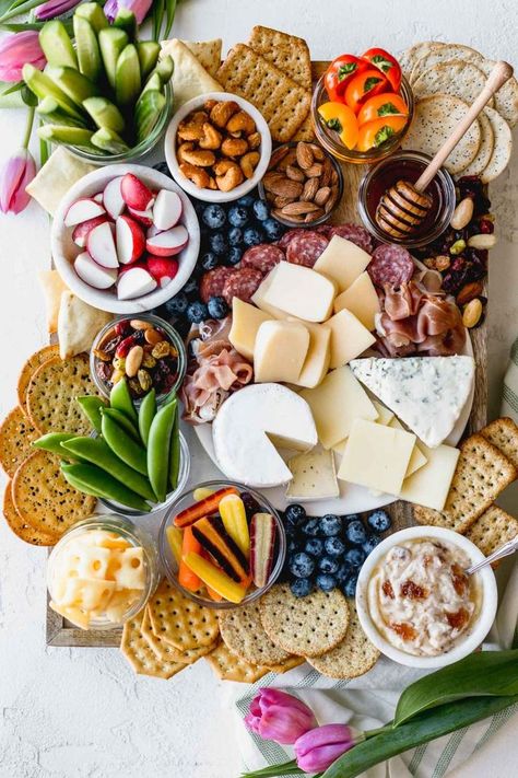 Here's How to Make The Perfect Charcuterie and Cheese Boards
