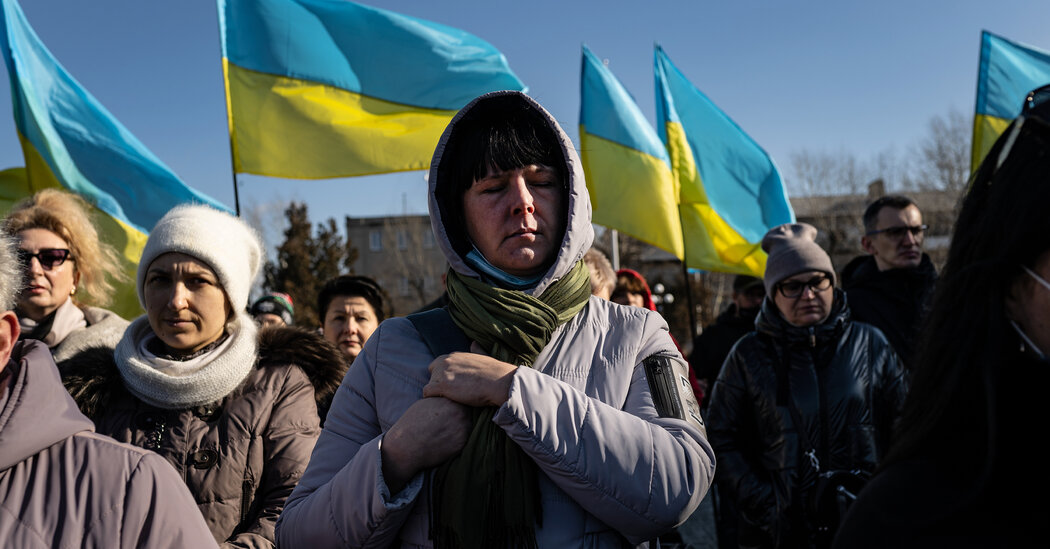 Updates: President Biden’s warning of a Russian invasion was prompted by new U.S. intelligence.