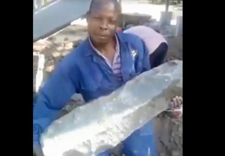 'Mjengo' Guy Complaining About Slay Queens will Make your Friday