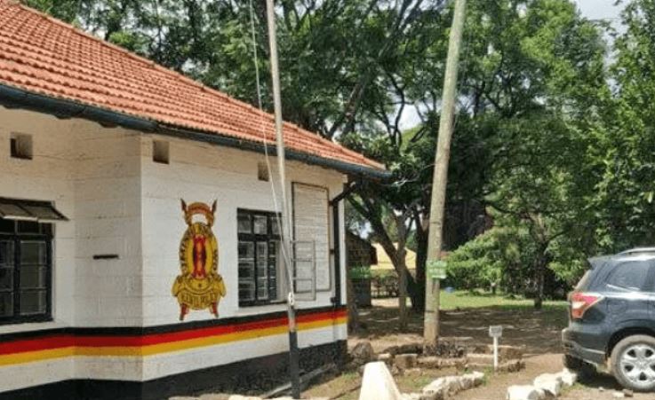 City Househelp Locks Employer in Bathroom Then Steals Cash and Valuables