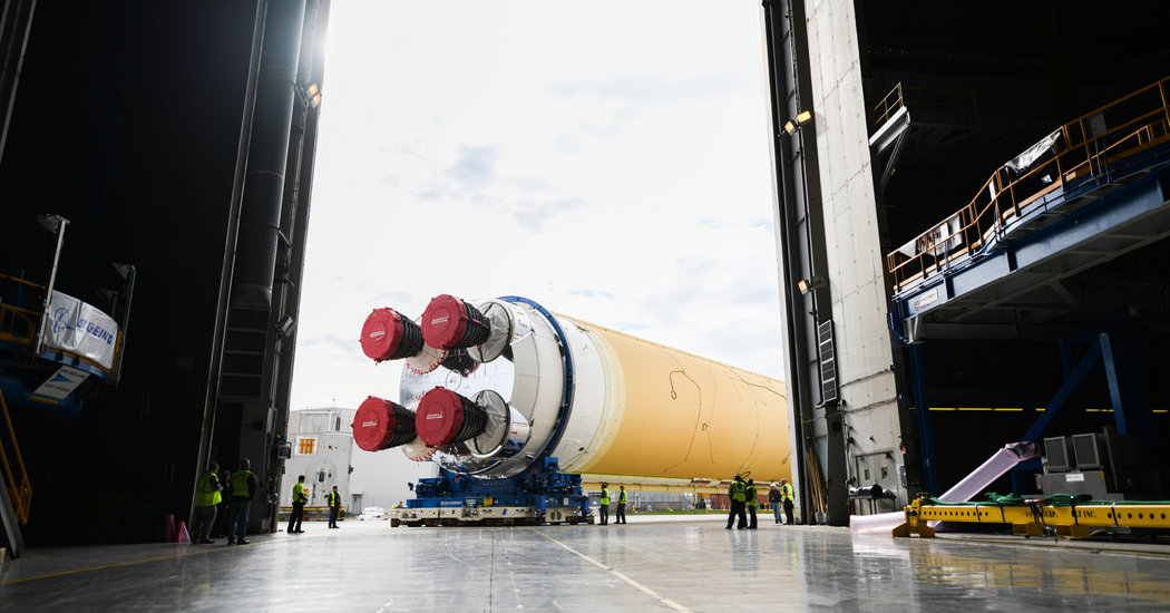 NASA Picks Moon Lander Proposals by SpaceX, Blue Origin, Others