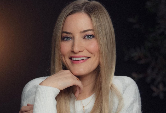 Net Worth, Age, Boyfriend, Real Name… Everything About The Tech YouTuber