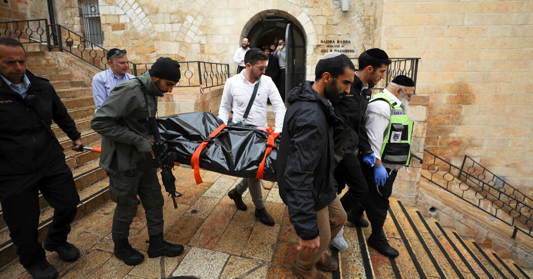 Israeli Is Killed by Palestinian Near Holiest Site in Jerusalem