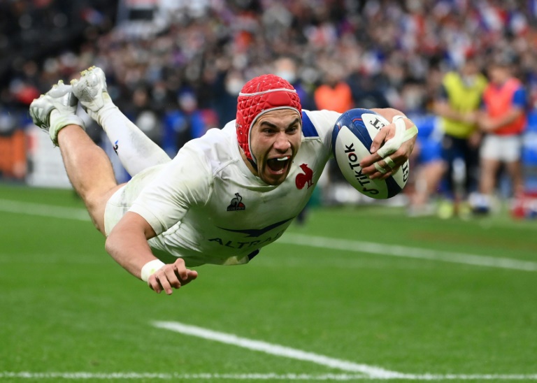 Villiere hat-trick sends France top of Six Nations