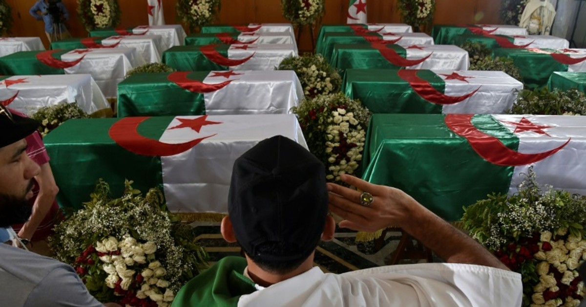 Algeria buries repatriated remains of anti-colonial fighters [ARTICLE]