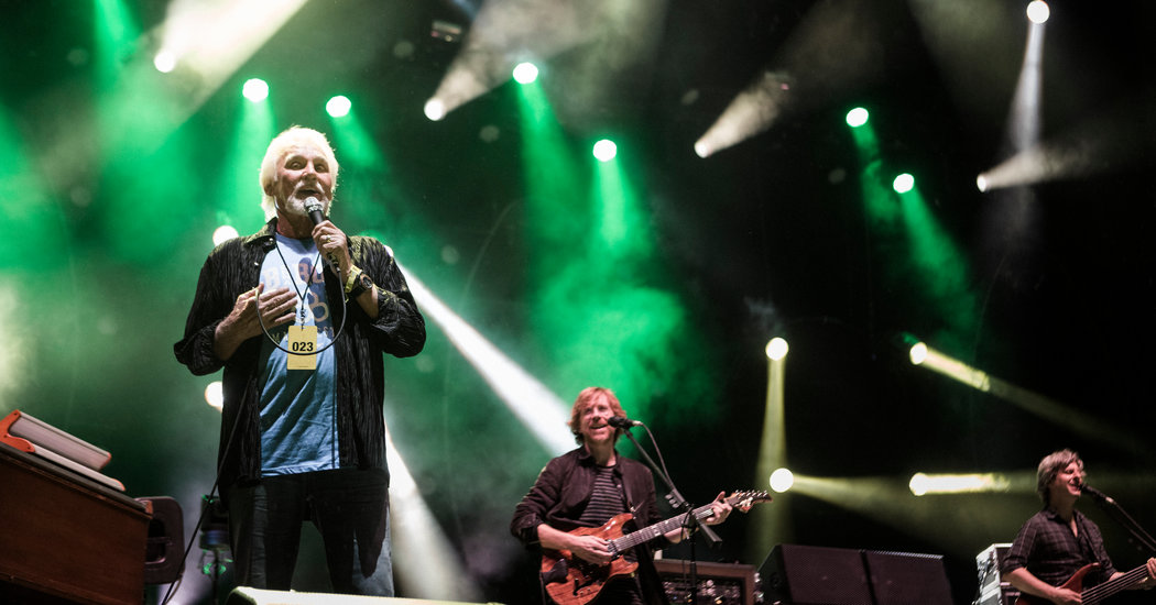 Kenny Rogers, Who Brought Country Music to a Pop Audience, Dies at 81