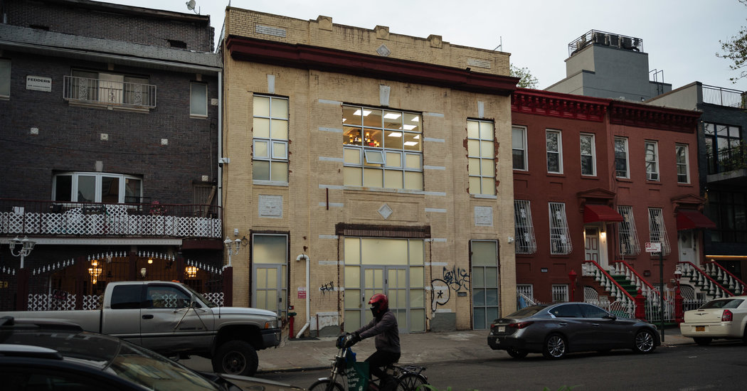 N.Y.P.D. Shuts Down Brooklyn Yeshiva for Violating Virus Ban