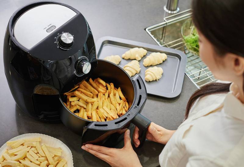 Things you need to know before buying an air fryer Eve woman
