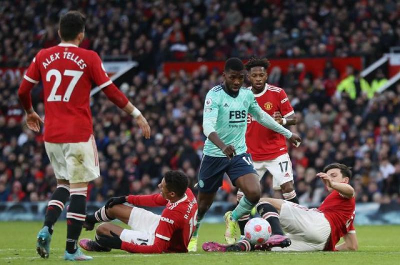 Fred earns sluggish Man United draw with Leicester : The standard Sports