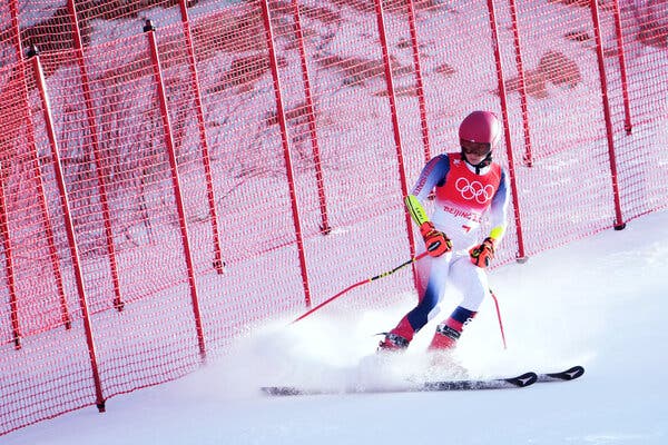 Mikaela Shiffrin’s fall in the women’s giant slalom on Monday was only the 14th time she had not finished a race in her previous 229 tries.