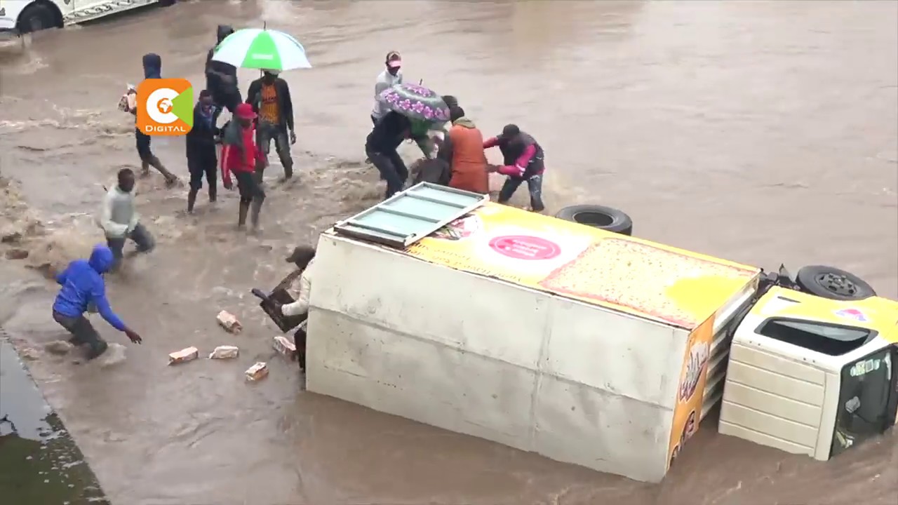 Magari yasombwa na nyumba kujaa maji ya mvua Nairobi