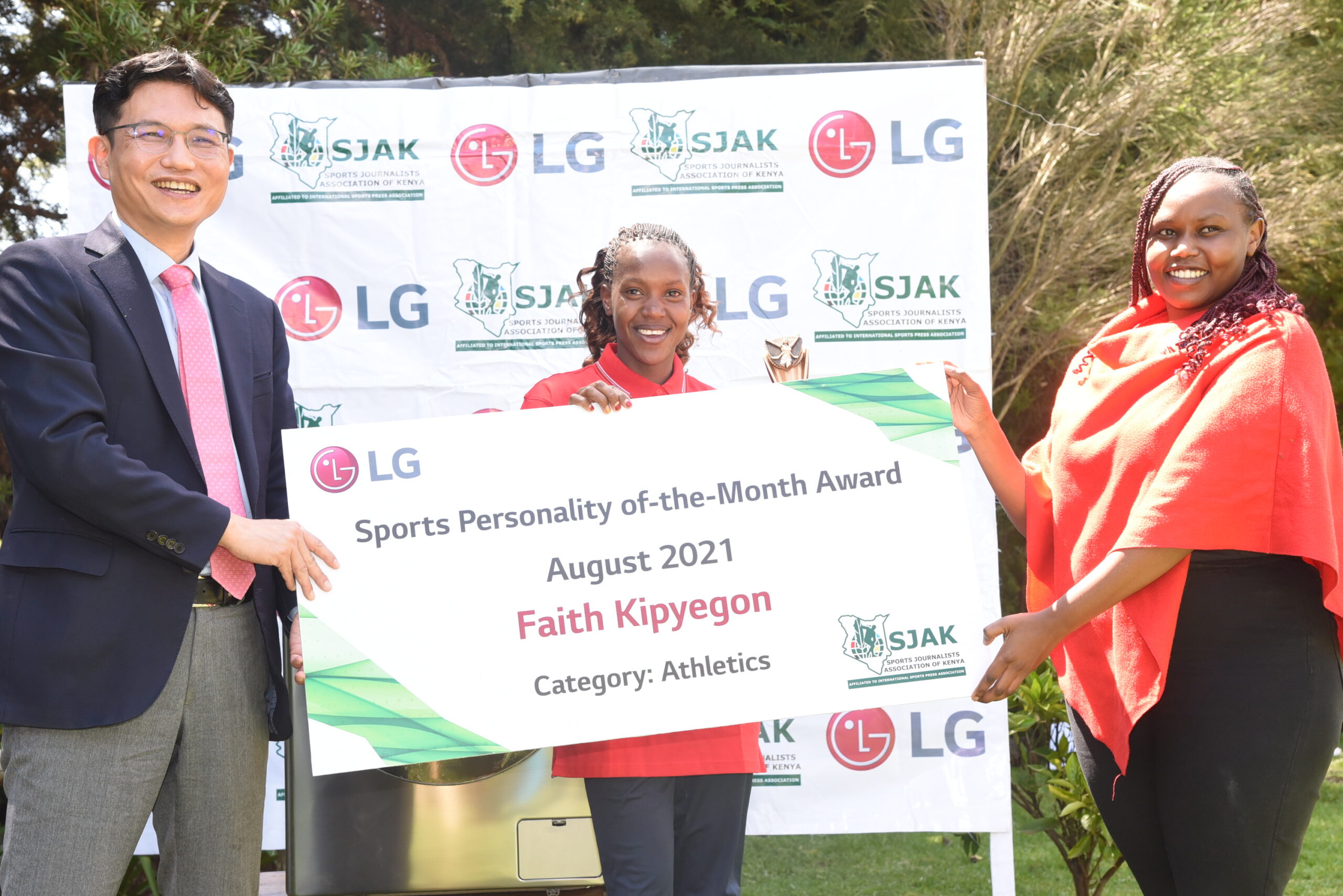 Olympic Champ Faith Kipyegon Named LG Sport’s Personality For August