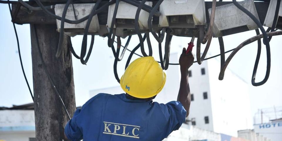 Uhuru Announces Reduction of Electricity Cost by 15 PC