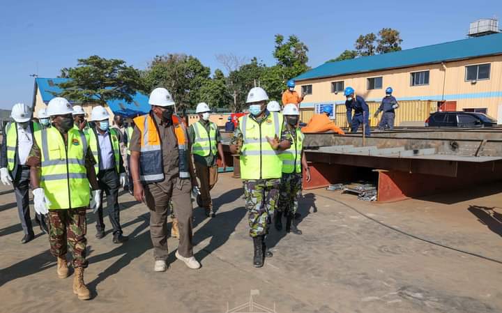 Uhuru Makes Impromptu Visits to Naivasha ICD, Kisumu Shipyard And Mbita Bridge