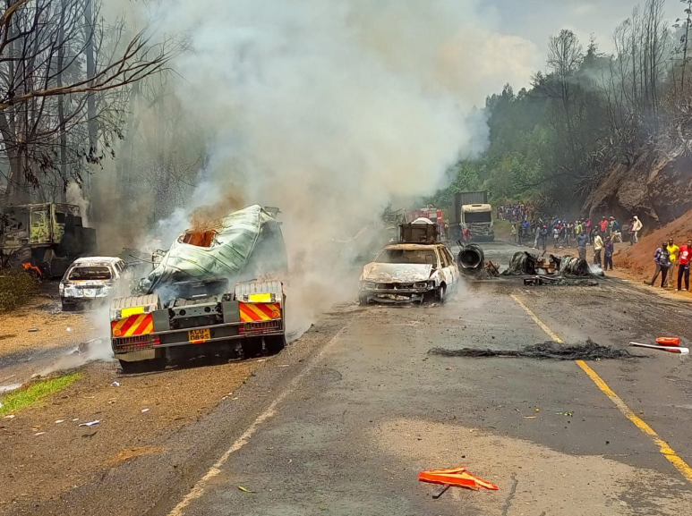 Trailer Carrying Gas Cylinders Explodes Along Mai Mahiu Road (Video)
