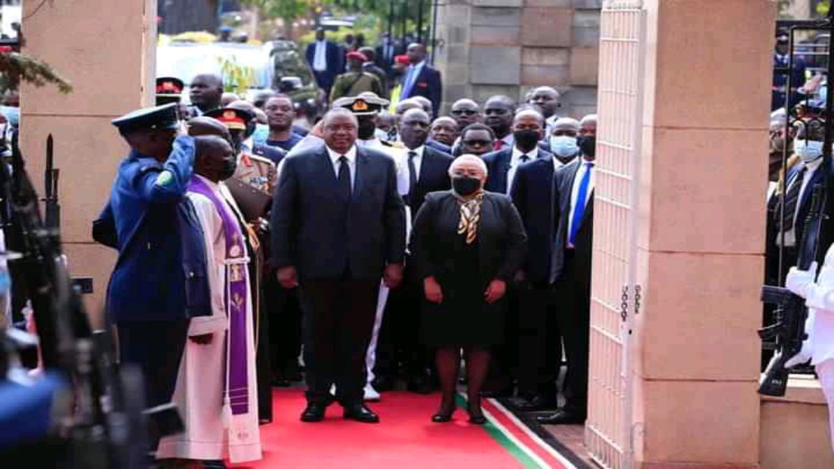 Kibaki Body Viewing: Awkward Moment as Uhuru Refuses to Handshake Ruto