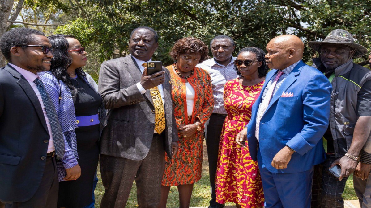 Raila Convenes Crisis Meeting as DP Ruto Flirts With His Top Allies