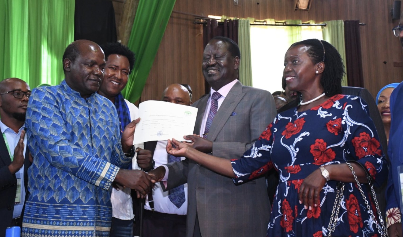 The IEBC has cleared Azimio la Umoja One Kenya flag bearer, Raila Odinga to contest for presidency on the 9th of August